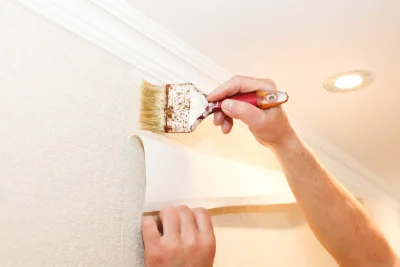 Pose de papier peint à Pédernec — revêtements muraux et toiles de verre